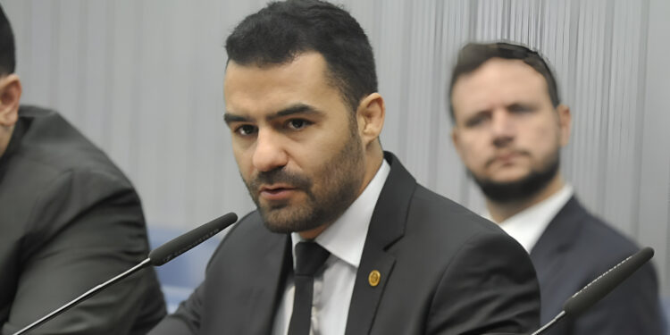 Câmara Criminal do TJSP tranca ação penal sobre Arthur do Val por comentário sobre ucranianas