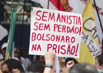 Em manifestação “flopada”, PT e PSOL protestam contra a anistia aos presos do 8 de janejro
