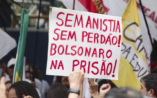 Em manifestação “flopada”, PT e PSOL protestam contra a anistia aos presos do 8 de janejro