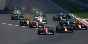 Piastri Lidera do Início ao Fim; Russell Completa o Pódio