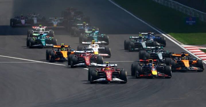 Piastri Lidera do Início ao Fim; Russell Completa o Pódio