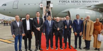 Em meio ao tarifaço de Trump, Lula aterrissa no Japão com grande comitiva e visa ampliar as relações comerciais