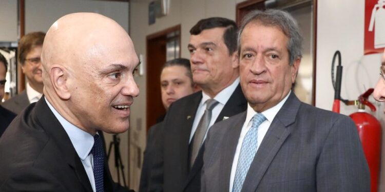 Relógios de luxo e 53 mil reais em dinheiro vivo. Veja os itens que Valdemar Costa Neto(PL) recuperou após decisão de Alexandre de Moraes