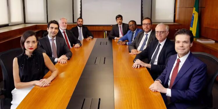 Ata do COPOM reforça a necessidade de juros mais altos por mais tempo