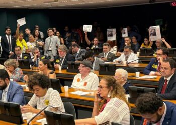 Conselho de Ética da Câmara dos Deputados aprova a cassação de Glauber Braga