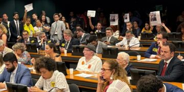 Conselho de Ética da Câmara dos Deputados aprova a cassação de Glauber Braga