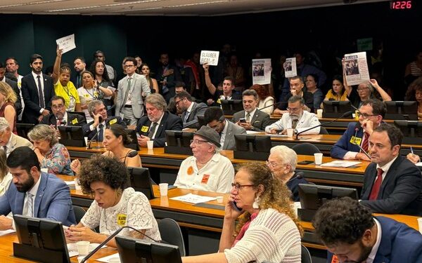 Conselho de Ética da Câmara dos Deputados aprova a cassação de Glauber Braga